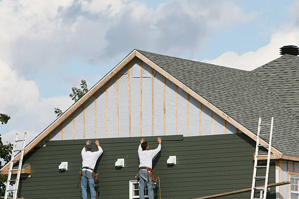 Professional Siding technician working in Ivor, VA